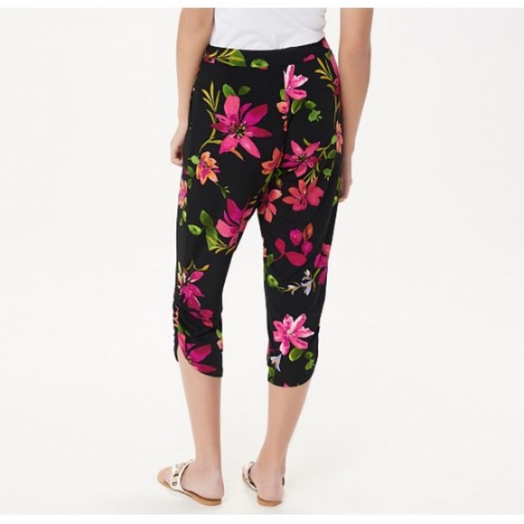 Regular Liquid Knit Crop Pants with Ruching Detail - Picture 2 of 4